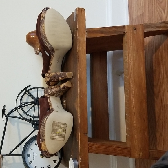 High Heels - Picture 4 of 5